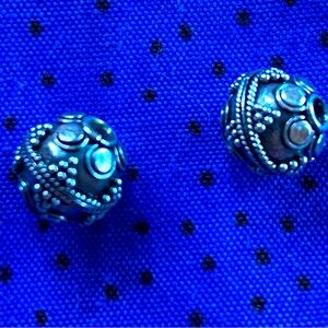 2 NWT Bali sterling silver 8mm beads and 2 bead caps.